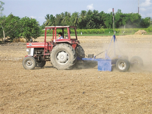 Ứng dụng công nghệ laser để san phẳng mặt ruộng - một trong những giải pháp kỹ thuật tiên tiến được đưa vào sản xuất trên đồng ruộng ở huyện Gò Công Tây Ứng dụng công nghệ laser để san phẳng mặt ruộng - một trong những giải pháp kỹ thuật tiên tiến được đưa vào sản xuất trên đồng ruộng ở huyện Gò Công Tây