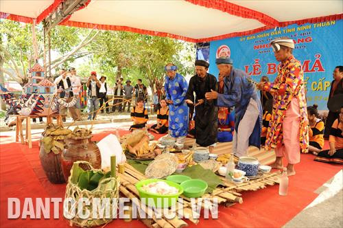 Tái hiện các nghi thức trong lễ bỏ mả của đồng bào dân tộc Raglai tại xã Phước Chiến (huyện Thuận Bắc, tỉnh Ninh Thuận)