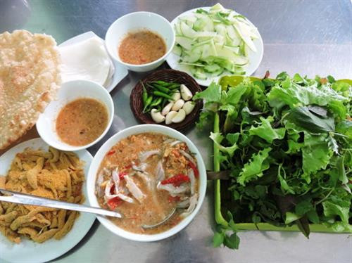 Gỏi cá trích Nam Ô bình dân mà sang trọng ảnh 5 Gỏi cá trích Nam Ô bình dân mà sang trọng ảnh 5