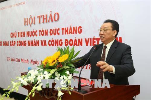 Giáo sư, Tiến sĩ Phùng Hữu Phú, Phó Chủ tịch Thường trực Hội đồng Lý luận Trung ương phát biểu. Ảnh: Thanh Vũ – TTXVN Giáo sư, Tiến sĩ Phùng Hữu Phú, Phó Chủ tịch Thường trực Hội đồng Lý luận Trung ương phát biểu. Ảnh: Thanh Vũ – TTXVN