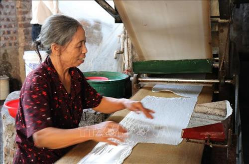 Người dân xã Mão Điền làm bánh cuốn. Ảnh: Thái Hùng - TTXVN Người dân xã Mão Điền làm bánh cuốn. Ảnh: Thái Hùng - TTXVN