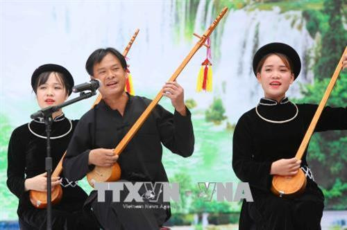 Các tiết mục nghệ thuật hát then - đàn tính của các đoàn. Ảnh: Thành Đạt - TTXVN Các tiết mục nghệ thuật hát then - đàn tính của các đoàn. Ảnh: Thành Đạt - TTXVN