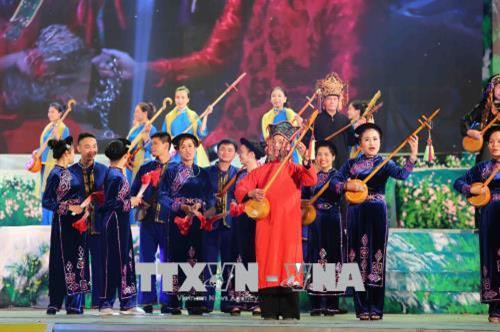 Chương trình nghệ thuật chào mừng tại lễ khai mạc Liên hoan. Ảnh: Thành Đạt - TTXVN Chương trình nghệ thuật chào mừng tại lễ khai mạc Liên hoan. Ảnh: Thành Đạt - TTXVN