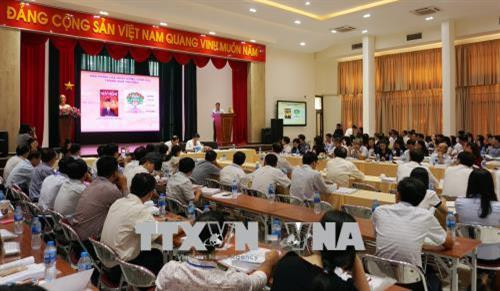 Hội thảo thu hút gần 200 nhà khoa học, cán bộ quản lý giáo dục, giáo viên làm công tác chủ nhiệm trong cả nước tham dự. Ảnh: Thu Hoài - TTXVN Hội thảo thu hút gần 200 nhà khoa học, cán bộ quản lý giáo dục, giáo viên làm công tác chủ nhiệm trong cả nước tham dự. Ảnh: Thu Hoài - TTXVN