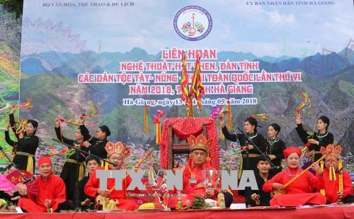 Các tiết mục nghệ thuật hát then - đàn tính của các đoàn. Ảnh: Thành Đạt - TTXVN Các tiết mục nghệ thuật hát then - đàn tính của các đoàn. Ảnh: Thành Đạt - TTXVN