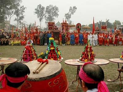 Lễ ăn cơm mới "Giày xí mà" của người Phù Lá. Ảnh: dantocviet.cinet.gov.vn Lễ ăn cơm mới "Giày xí mà" của người Phù Lá. Ảnh: dantocviet.cinet.gov.vn