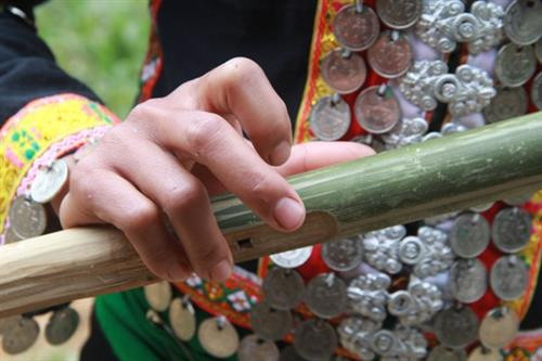 Lỗ bấm trên đao đao.