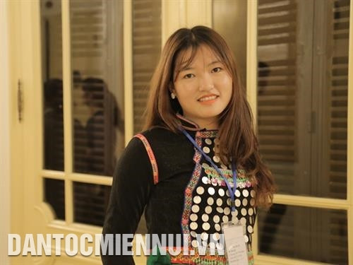 Em Lý Cố Hoa, dân tộc Si La ở huyện Mường Tè, tỉnh Lai Châu là học sinh dân tộc thiểu số rất ít người đỗ Đại học, cao đẳng được tuyên dương. Ước mơ của em sau này trở thành doanh nhân để góp phần sức lực nhỏ bé của mình xây dựng quê hương ngày càng phát triển.