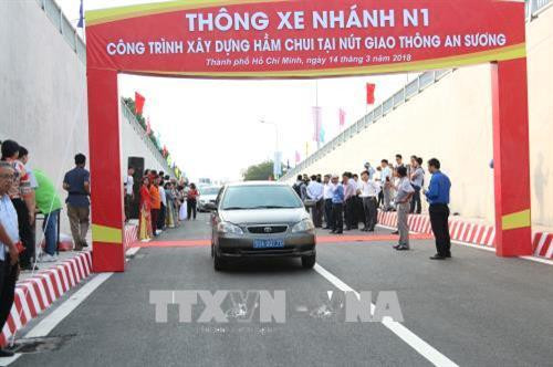 Thông xe nhánh N1 dự án hầm chui An Sương. Ảnh: Trần Xuân Tình - TTXVN