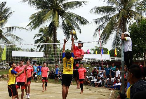 Thi đấu môn bóng chuyền trong Giải thể thao Tết quân dân Cần Thơ 2018. Ảnh: Thanh Liêm - TTXVN Thi đấu môn bóng chuyền trong Giải thể thao Tết quân dân Cần Thơ 2018. Ảnh: Thanh Liêm - TTXVN