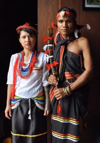 Trang phục cô dâu chú rể dân tộc Cor