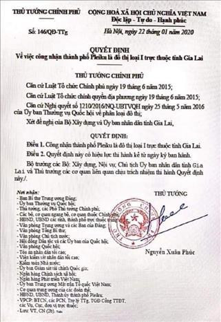 Quyết định công nhận thành phố Pleiku là đô thị loại 1 trực thuộc tỉnh Gia Lai do Thủ tướng chính phủ ký ngày 22/1. Ảnh: Hồng Điệp – TTXVN Quyết định công nhận thành phố Pleiku là đô thị loại 1 trực thuộc tỉnh Gia Lai do Thủ tướng chính phủ ký ngày 22/1. Ảnh: Hồng Điệp – TTXVN