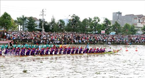 Các đội tranh tài quyết liệt tại giải đua. Ảnh: Trung Hiếu - TTXVN Các đội tranh tài quyết liệt tại giải đua. Ảnh: Trung Hiếu - TTXVN