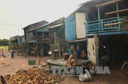 Xóm Việt Kiều tại xã Kompong Chomlong. Ảnh: Trần Chí Hùng-TTXVN