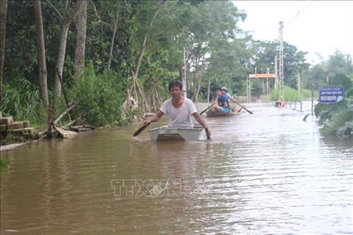 Thuyền, bè là phương tiện di chuyển duy nhất những ngày lũ về tại Thạch Thành.Ảnh: Khiếu Tư-TTXVN Thuyền, bè là phương tiện di chuyển duy nhất những ngày lũ về tại Thạch Thành.Ảnh: Khiếu Tư-TTXVN