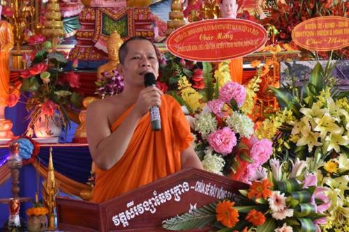 Thượng tọa Danh Nâng, Chánh thư ký Hội Đoàn kết Sư sãi Yêu nước tỉnh Kiên Giang phát biểu tại buổi lễ khánh thành. Ảnh: phatgiaonamtongkhmer.org