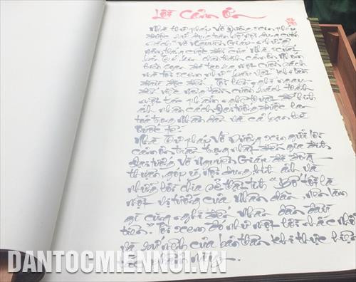 Một số trang sách thư pháp “Đại tướng của nhân dân Võ Nguyên Giáp - những năm tháng cuộc đời”