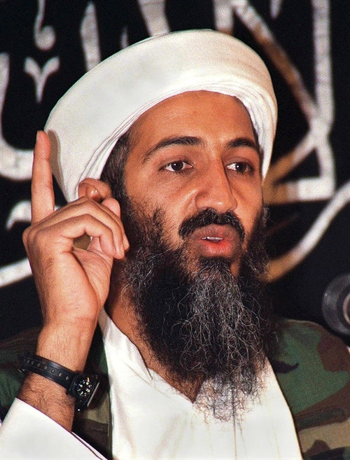 Trong ảnh (tư liệu): Trùm khủng bố Osama bin Laden gửi thông điệp qua kênh truyền hình al-Jazeera, trong đó thông báo kế hoạch của al-Qeada tấn công nước Mỹ và "người dân Mỹ", ngày 19/1/2006. EPA/ TTXVN
