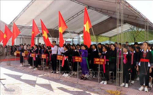 Các em học sinh Trường Phổ thông Dân tộc nội trú THCS và THPT huyện Bảo Yên (Lào Cai) trong ngày lễ khai giảng năm học 2019 - 2020. Ảnh: Quốc khánh - TTXVN Các em học sinh Trường Phổ thông Dân tộc nội trú THCS và THPT huyện Bảo Yên (Lào Cai) trong ngày lễ khai giảng năm học 2019 - 2020. Ảnh: Quốc khánh - TTXVN