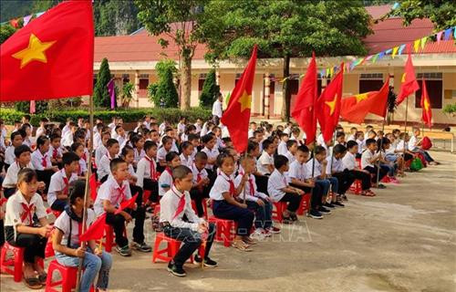 Lễ khai giảng năm học mới 2019-2020 tại Trường Tiểu học Tiến Nhất, xã Thượng Hóa, huyện Minh Hóa. Ảnh : Văn Tý-TTXVN Lễ khai giảng năm học mới 2019-2020 tại Trường Tiểu học Tiến Nhất, xã Thượng Hóa, huyện Minh Hóa. Ảnh : Văn Tý-TTXVN