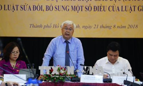 Ông Phan Thanh Bình, Chủ nhiệm Ủy ban Văn hóa, Giáo dục, Thanh niên, Thiếu niên và Nhi đồng của Quốc hội phát biểu tại hội nghị. Ảnh: Thu Hoài - TTXVN Ông Phan Thanh Bình, Chủ nhiệm Ủy ban Văn hóa, Giáo dục, Thanh niên, Thiếu niên và Nhi đồng của Quốc hội phát biểu tại hội nghị. Ảnh: Thu Hoài - TTXVN