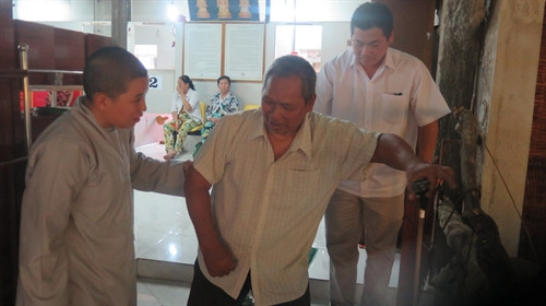 Hướng dẫn phục hồi chức năng cho bệnh nhân sau tai biến