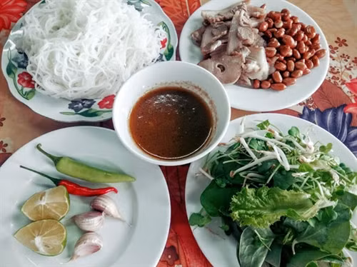 Bún mắm cá mương Lệ Thủy.
