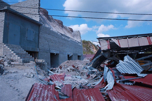 Hiện trưởng vụ tai nạn. Ảnh: Lâm Khánh - TTXVN