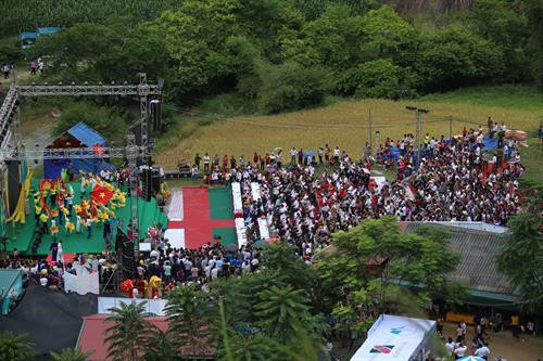 Toàn cảnh buổi lễ khai mạc chụp từ trên cao