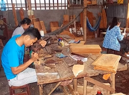 Nghề mộc ở Chợ Mới tạo việc làm cho nhiều người dân có thu nhập ổn định.