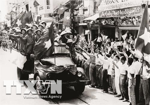 Ngày 10/10/1954, đại quân ta từ 5 cửa ô tiến vào giải phóng Thủ đô, kết thúc oanh liệt 9 năm kháng chiến chống thực dân Pháp đầy hy sinh, gian khổ. Ảnh: Tư liệu TTXVN