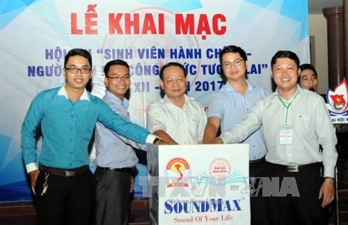 Các đại biểu thực hiện nghi thức khai mạc Hội thi. Ảnh: An Hiếu – TTXVN.