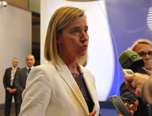 Đại diện cấp cao về chính sách an ninh và đối ngoại của EU, bà Federica Mogherini trả lời báo chí sau cuộc họp. Ảnh: Hương Giang- phóng viên TTXVN tại Bỉ