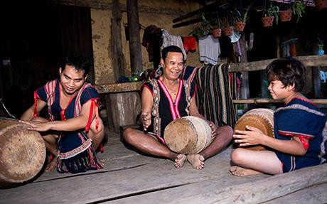 Đối với người Gia Rai ở làng Chốt, trống vừa là tài sản quý, vừa là vật linh thiêng. Ảnh: ĐT Đối với người Gia Rai ở làng Chốt, trống vừa là tài sản quý, vừa là vật linh thiêng. Ảnh: ĐT