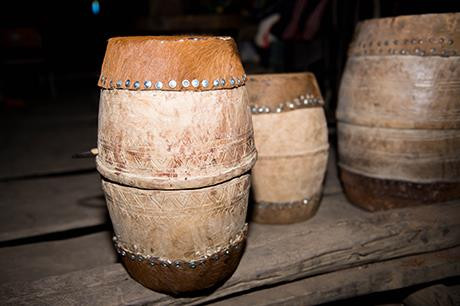 Thân trống làm từ thân cây bò ma được đục rỗng ruột. Ảnh: ĐT Thân trống làm từ thân cây bò ma được đục rỗng ruột. Ảnh: ĐT