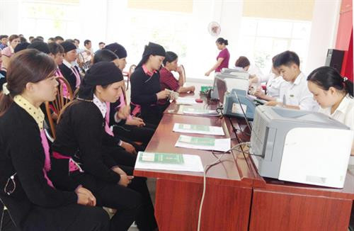 Ngân hàng chính sách là nguồn lực quan trọng giảm nghèo ở vùng đồng bào dân tộc thiểu số ở tỉnh Lào Cai. Ảnh: baolaocai.vn Ngân hàng chính sách là nguồn lực quan trọng giảm nghèo ở vùng đồng bào dân tộc thiểu số ở tỉnh Lào Cai. Ảnh: baolaocai.vn