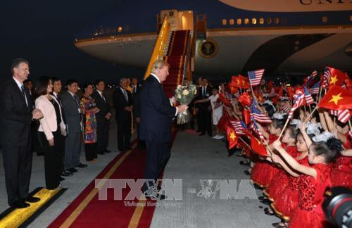 Tổng thống Hợp chúng quốc Hoa Kỳ Donald Trump bắt đầu thăm cấp Nhà nước Việt Nam ảnh 2 Tổng thống Hợp chúng quốc Hoa Kỳ Donald Trump bắt đầu thăm cấp Nhà nước Việt Nam ảnh 2