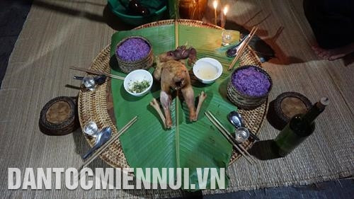 Mâm lễ vật cúng trong nhà. Ảnh: Hoàng Tâm