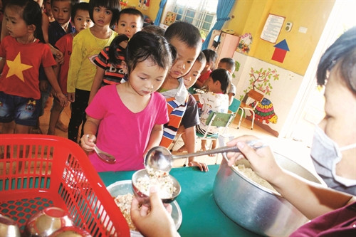 Huyện Cao Lộc luôn quan tâm tới việc nâng cao chất lượng bữa ăn của học sinh