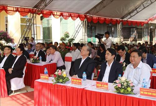 Đồng chí Trần Quốc Vượng dự Lễ khánh thành nhà lớp học trường Phổ thông dân tộc bán trú Tiểu học và THCS Túc Đán, huyện Trạm Tấu, tỉnh Yên Bái. Ảnh: Phương Hoa - TTXVN Đồng chí Trần Quốc Vượng dự Lễ khánh thành nhà lớp học trường Phổ thông dân tộc bán trú Tiểu học và THCS Túc Đán, huyện Trạm Tấu, tỉnh Yên Bái. Ảnh: Phương Hoa - TTXVN