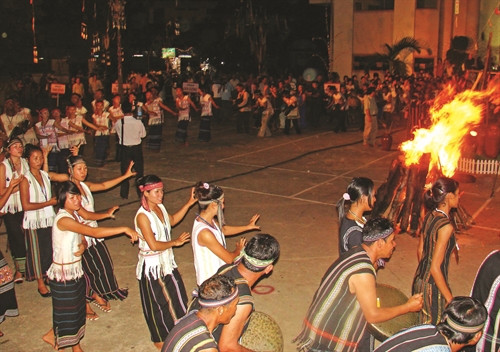 Lễ hội cồng chiêng được tổ chức ở Lâm Đồng luôn thu hút đông đảo du khách trong và ngoài nước