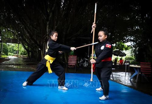 Môn sinh võ Gò Công thực hiện bài Câu liêm. Ảnh: Nam Thái – TTXVN Võ sinh thực hiện bài quyền với mái chèo. Ảnh: Nam Thái – TTXVN Môn sinh võ Gò Công thực hiện bài đối kháng đôi. Ảnh: Nam Thái – TTXVN Môn sinh võ Gò Công thực hiện bài roi đối kháng. Ảnh: Nam Thái – TTXVN Môn sinh võ Gò Công thực hiện bài Câu liêm. Ảnh: Nam Thái – TTXVN Võ sinh thực hiện bài quyền với mái chèo. Ảnh: Nam Thái – TTXVN Môn sinh võ Gò Công thực hiện bài đối kháng đôi. Ảnh: Nam Thái – TTXVN Môn sinh võ Gò Công thực hiện bài roi đối kháng. Ảnh: Nam Thái – TTXVN