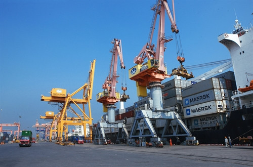 Tàu container cập cảng Tân Vũ. Ảnh: Lâm Khánh- TTXVN Tàu container cập cảng Tân Vũ. Ảnh: Lâm Khánh- TTXVN