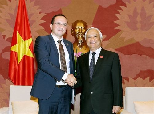 Chiều 6/10/2016, tại trụ sở Quốc hội, Phó Chủ tịch Quốc hội Uông Chu Lưu tiếp Đoàn Ủy ban Pháp luật, Quy chế và Quyền miễn trừ Hạ viện Rumani do Nghị sĩ Đảng Dân chủ xã hội Daniel Barbulescu làm trưởng đoàn, đang thăm và làm việc tại Việt Nam. Ảnh: Nguyễn Dân - TTXVN