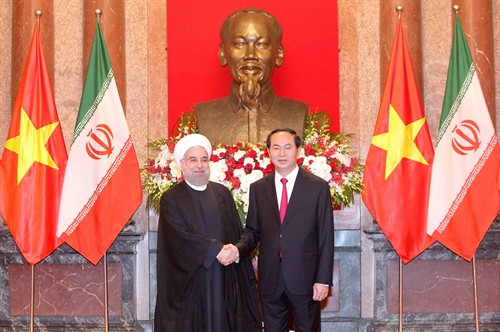 Chủ tịch nước Trần Đại Quang và Tổng thống Cộng hòa Hồi giáo Iran Hassan Rouhani tại Lễ đón. Ảnh: Nhan Sáng – TTXVN