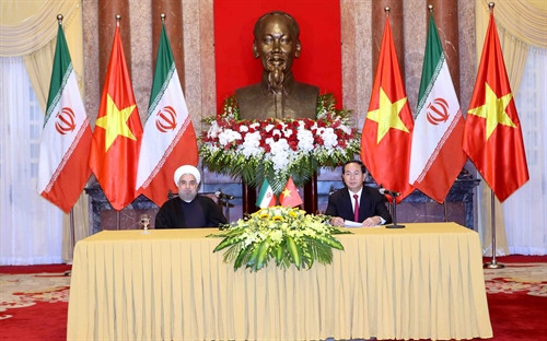 Chủ tịch nước Trần Đại Quang và Tổng thống Cộng hòa Hồi giáo Iran Hassan Rouhani họp báo thông báo kết quả hội đàm. Ảnh: Nhan Sáng – TTXVN Chủ tịch nước Trần Đại Quang và Tổng thống Cộng hòa Hồi giáo Iran Hassan Rouhani họp báo thông báo kết quả hội đàm. Ảnh: Nhan Sáng – TTXVN
