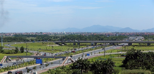 Cầu vượt nút giao thông Vĩnh Ngọc vượt đường Võ Nguyên Giáp, nối đường Hoàng Sa với Trường Sa. Ảnh Huy Hùng- TTXVN