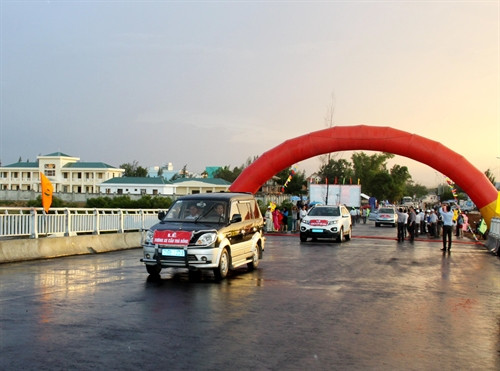 Cầu Trà Bồng trong ngày thông xe. Ảnh: Sỹ Thắng - TTXVN Cầu Trà Bồng trong ngày thông xe. Ảnh: Sỹ Thắng - TTXVN