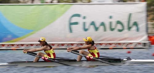 Hai vận động viên Tạ Thanh Huyền và Hồ Thị Lý đã thi đấu không thành công ở nội dung thuyền đôi nữ hạng nhẹ. EPA/ TTXVN Hai vận động viên Tạ Thanh Huyền và Hồ Thị Lý đã thi đấu không thành công ở nội dung thuyền đôi nữ hạng nhẹ. EPA/ TTXVN