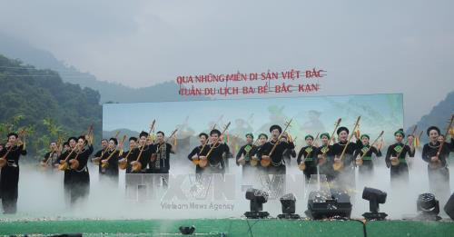 Lễ khai mạc chương trình du lịch "Qua những miền di sản Việt Bắc” lần thứ IX và Tuần Du lịch Ba Bể, năm 2017. Ảnh: Vũ Hoàng Giang - TTXVN Lễ khai mạc chương trình du lịch "Qua những miền di sản Việt Bắc” lần thứ IX và Tuần Du lịch Ba Bể, năm 2017. Ảnh: Vũ Hoàng Giang - TTXVN
